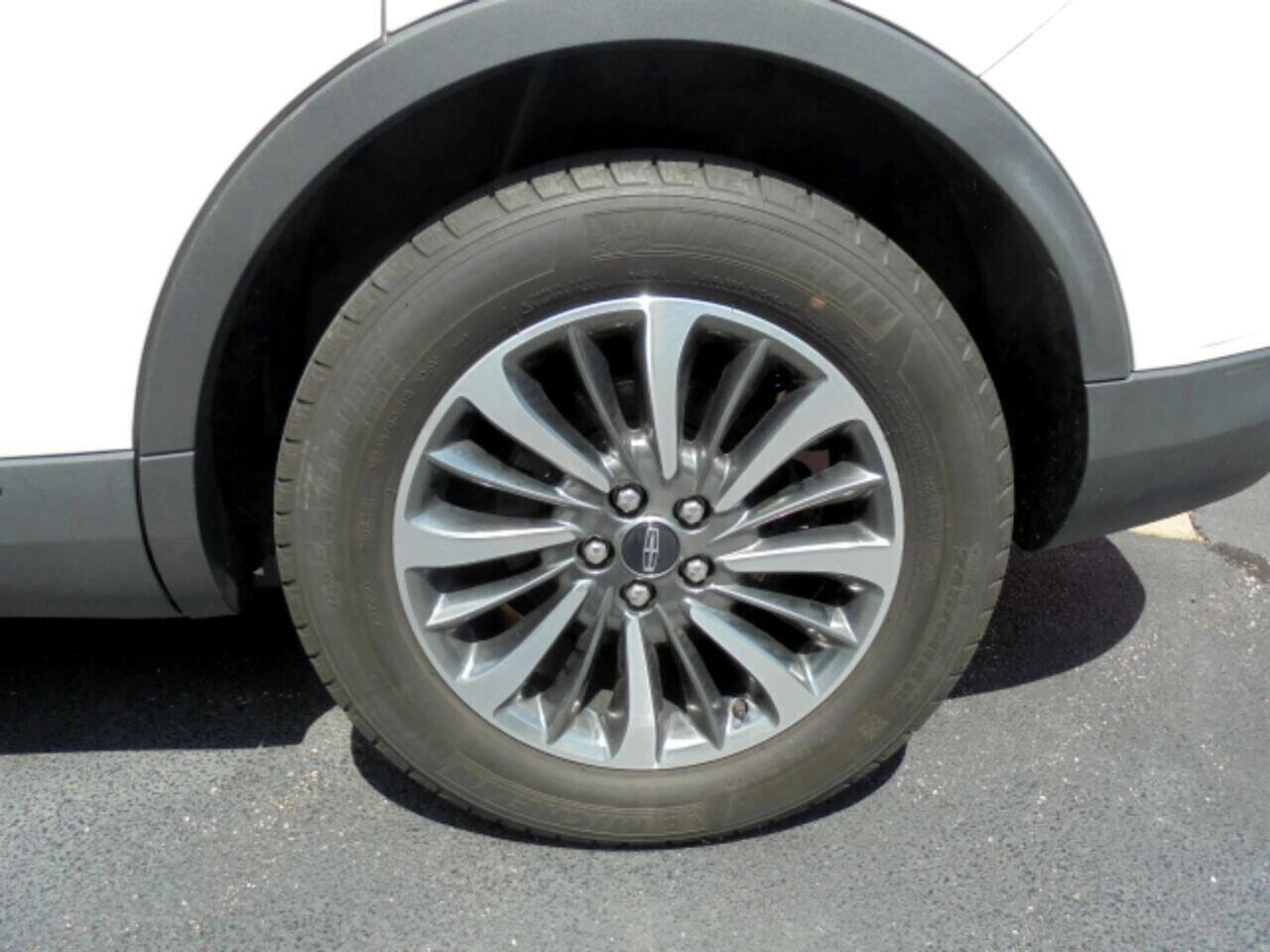 Used 2019 Lincoln Nautilus Select image 22