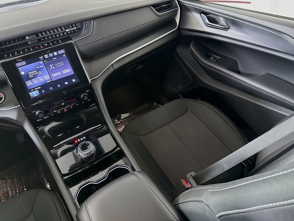Used 2023 Jeep Grand Cherokee Laredo AWD/4WD image 25