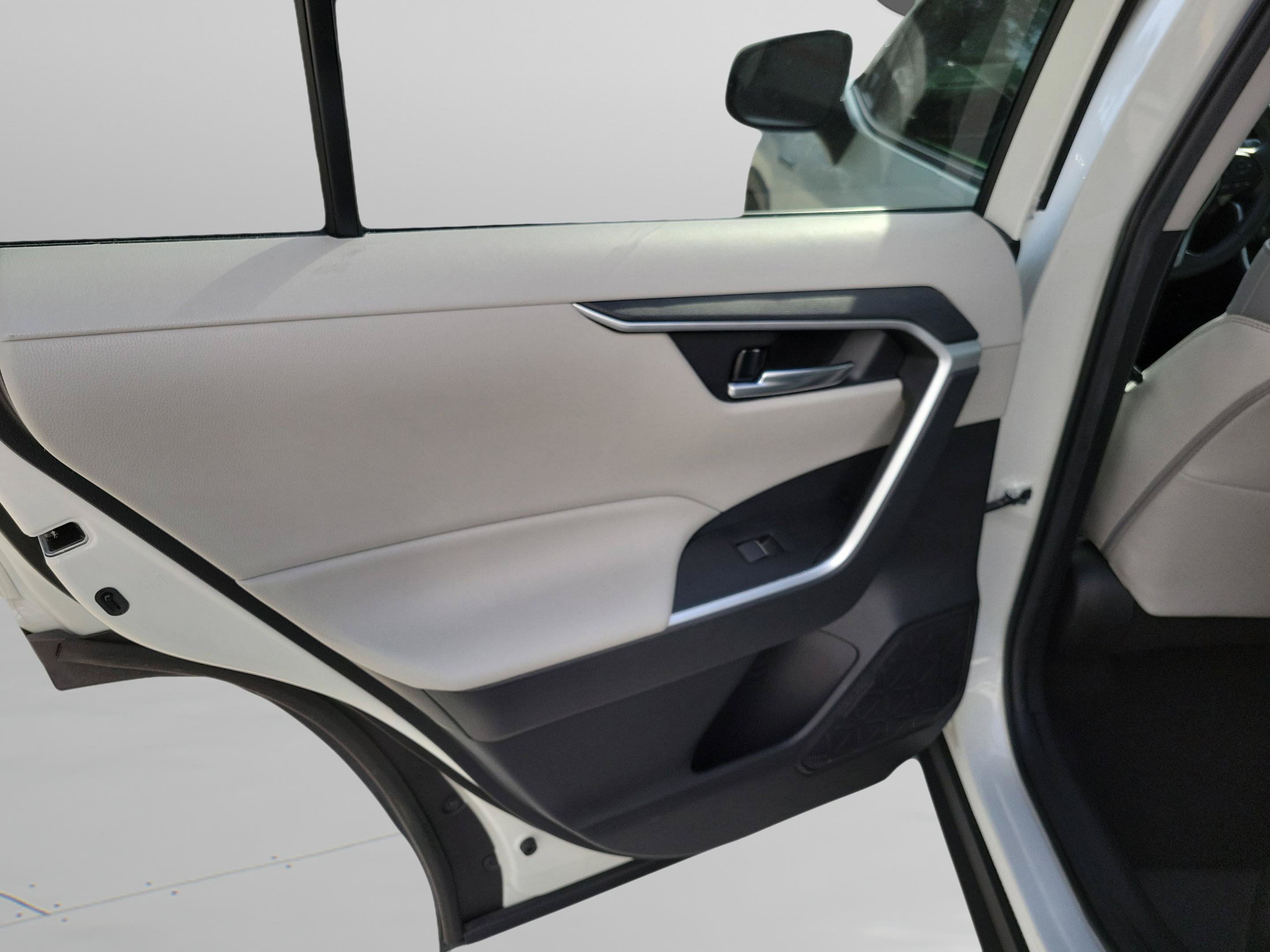 Certified 2021 Toyota RAV4 XLE Premium AWD/4WD image 11