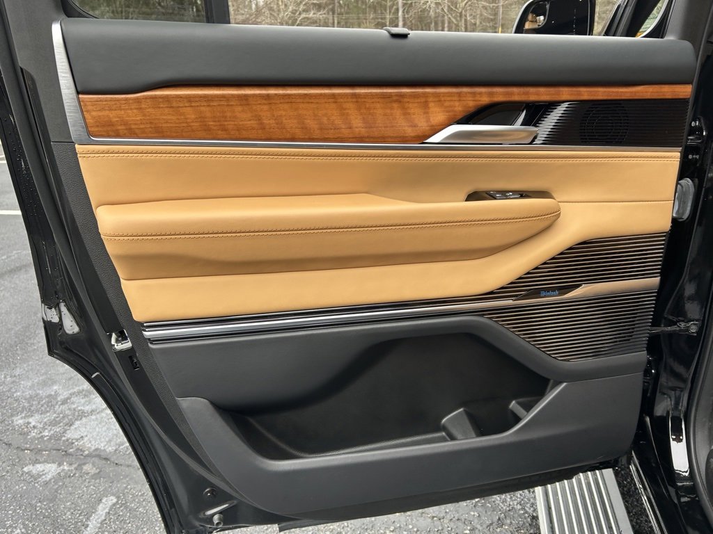 Used 2024 Jeep Grand Wagoneer Series III w/ HD Trailer Tow Package image 59