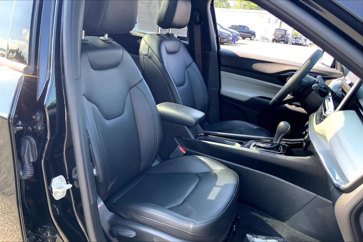 Certified 2024 Jeep Compass Limited w/ Sun and Sound Group AWD/4WD image 7
