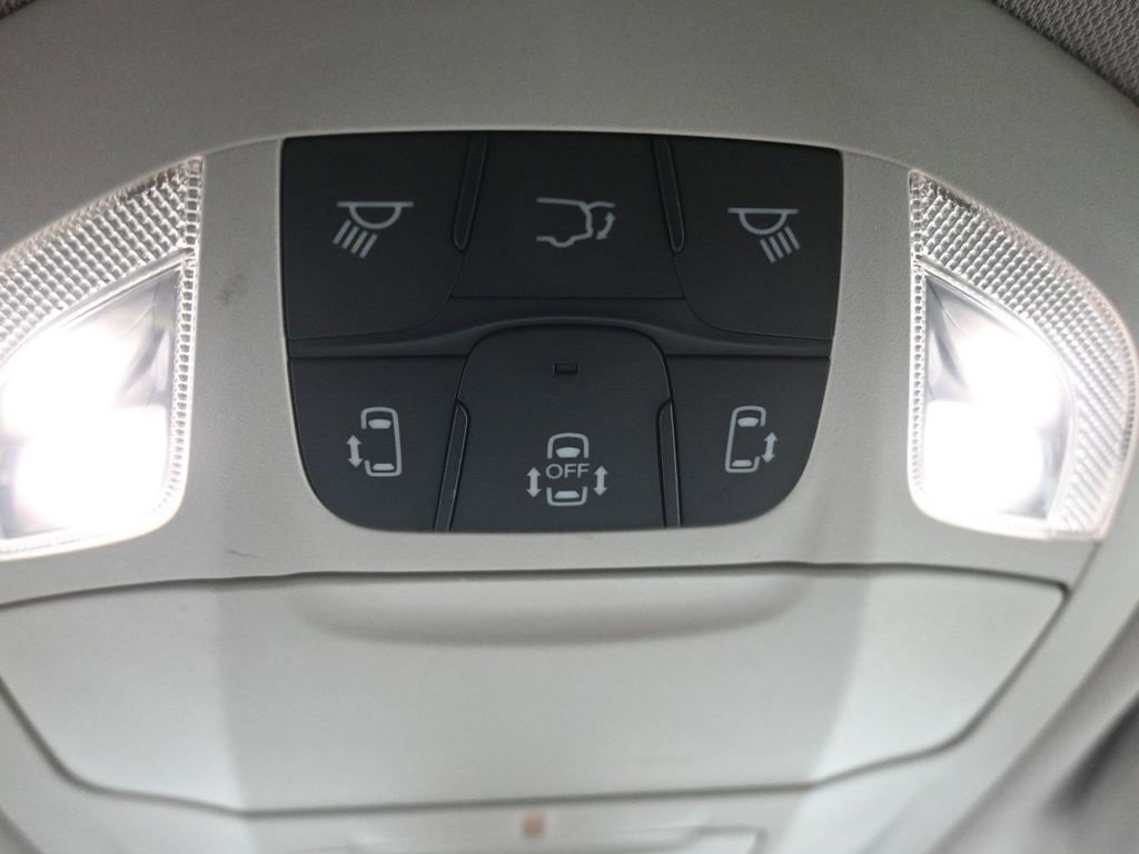 Used 2017 Chrysler Pacifica Touring-L Plus image 35