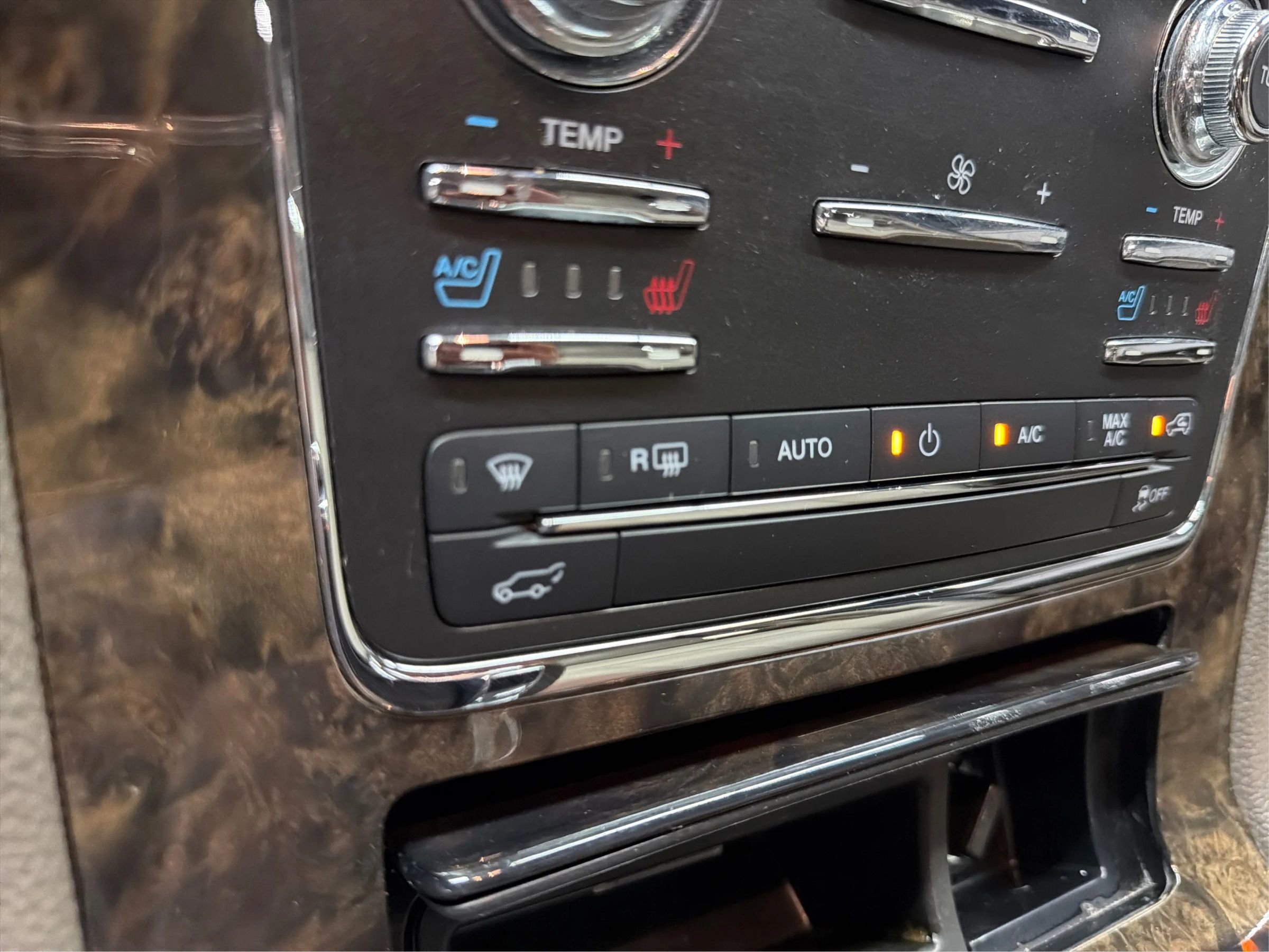 Used 2016 Lincoln Navigator L Select RWD image 32