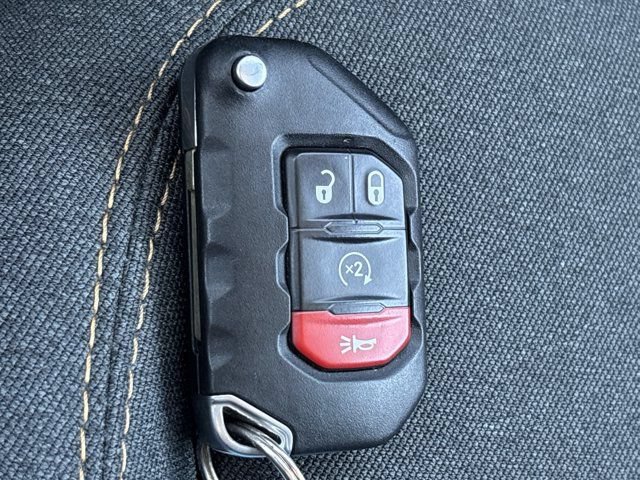 Used 2024 Jeep Wrangler Unlimited Sahara AWD/4WD image 39