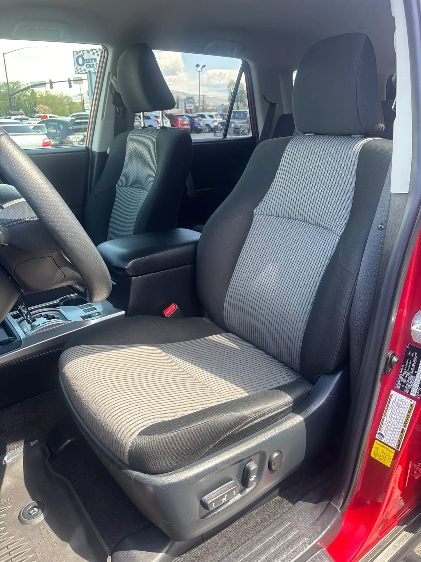 Used 2020 Toyota 4Runner SR5 AWD/4WD image 18