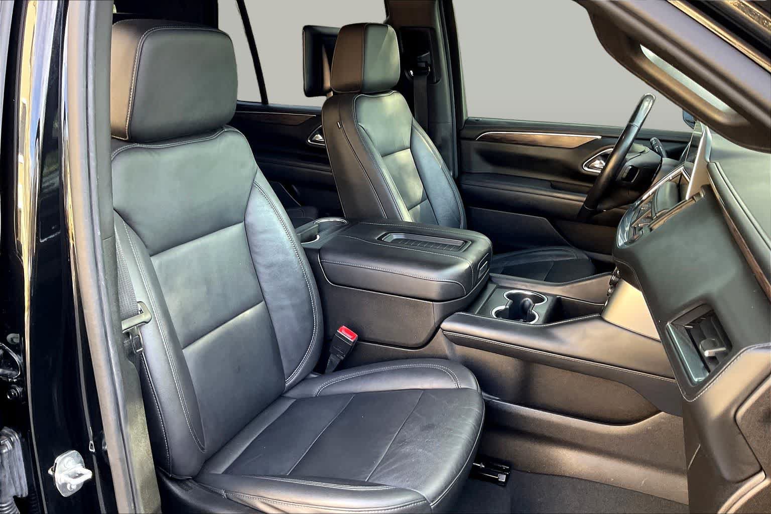 Used 2021 Chevrolet Tahoe LT w/ Luxury Package RWD image 8
