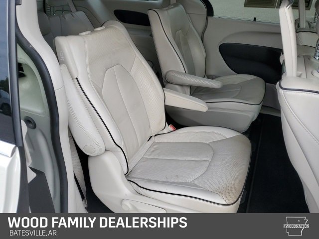 Used 2021 Chrysler Pacifica Limited w/ Uconnect Theater Family Group image 28