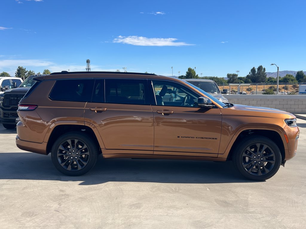 New 2026 Jeep Grand Cherokee L Limited AWD/4WD image 10