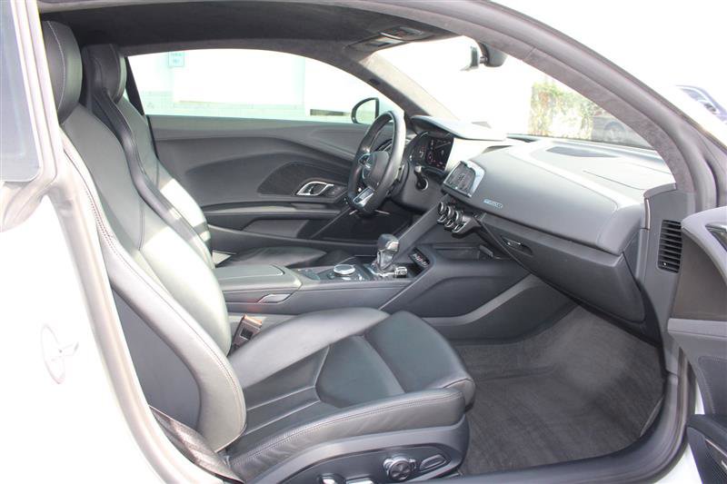 Used 2018 Audi R8 V10 w/ Carbon Exterior Package image 35