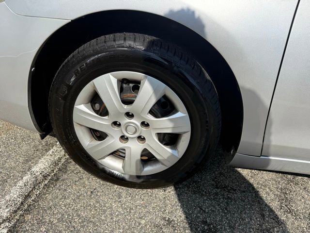 Used 2011 Toyota Camry LE image 14