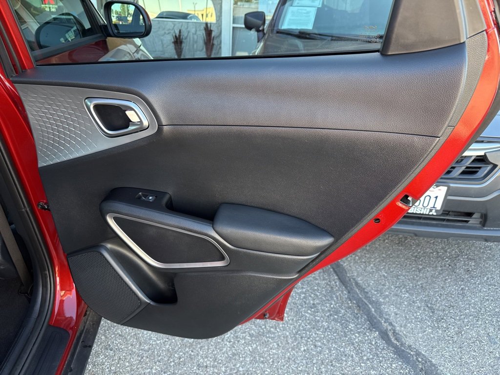 Used 2025 Kia Soul S image 30