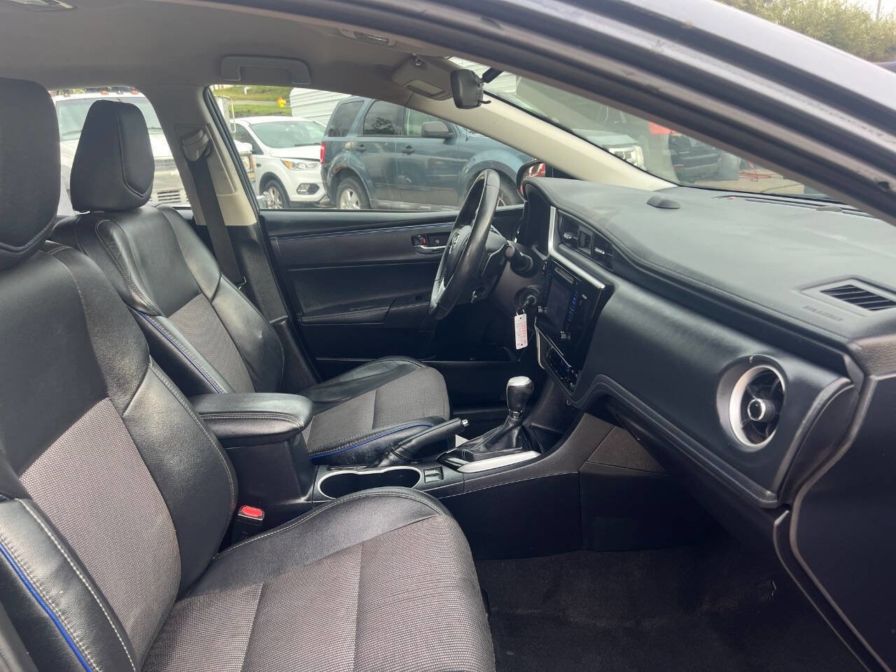 Used 2017 Toyota Corolla SE image 9