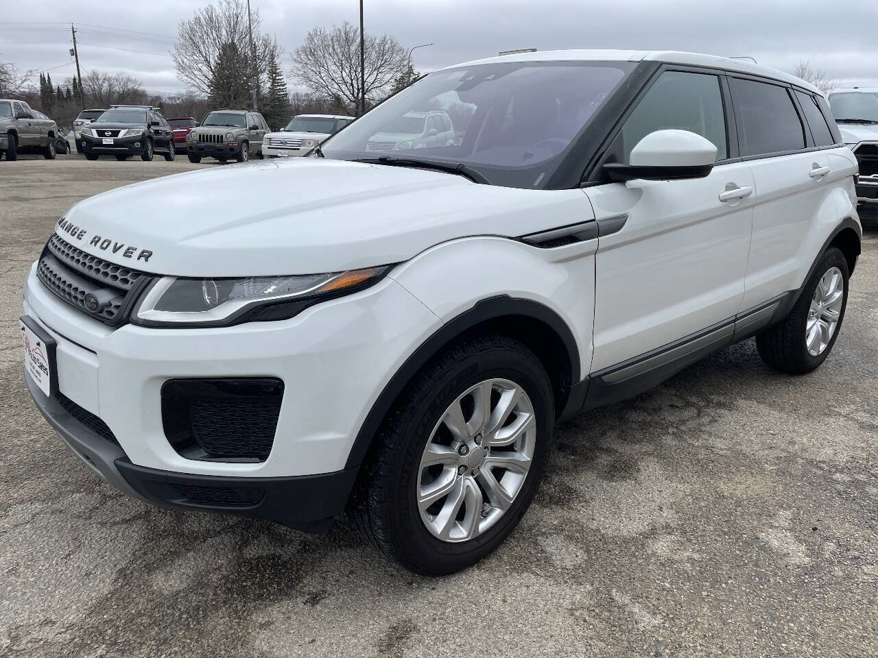 Used 2019 Land Rover Range Rover Evoque SE Premium image 4