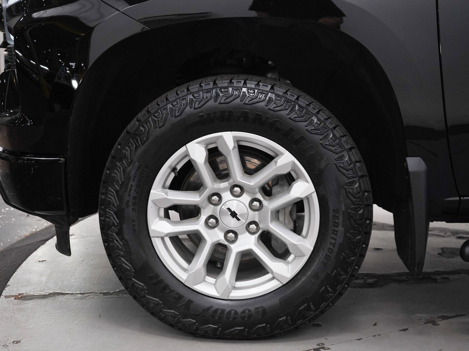 Used 2024 Chevrolet Silverado 1500 RST AWD/4WD image 29