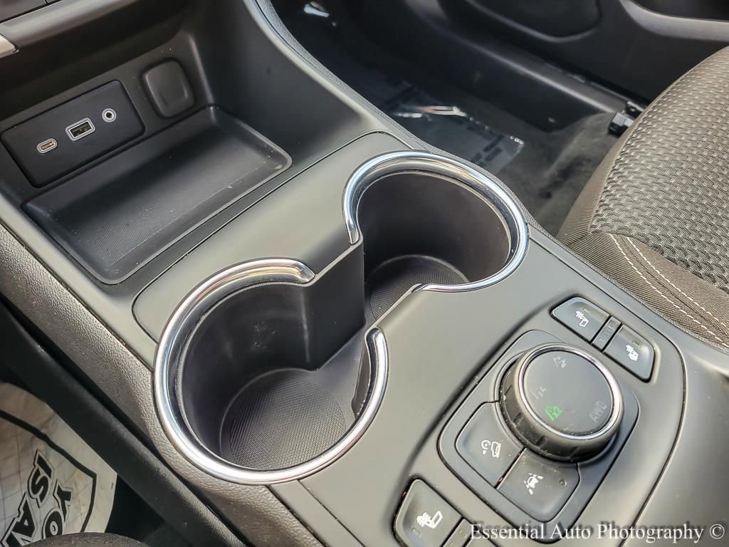 Used 2024 GMC Terrain SLE w/ Driver Convenience Package image 17