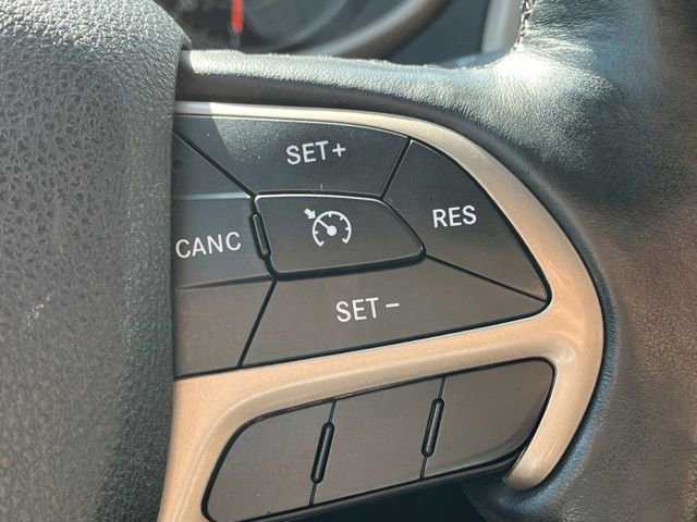 Used 2016 Jeep Cherokee Latitude w/ Cold Weather Group AWD/4WD image 22