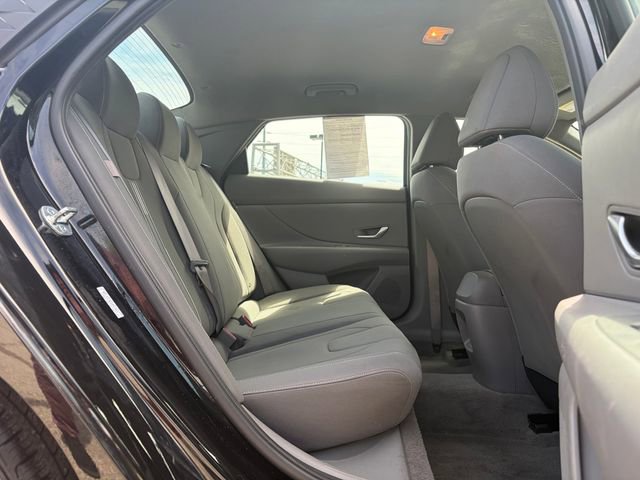 Used 2024 Hyundai Elantra SEL FWD image 6