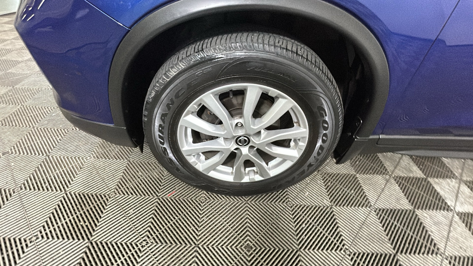 Used 2019 Nissan Rogue S FWD image 9