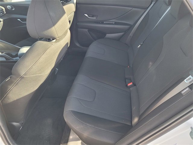 Used 2025 Hyundai Elantra SE image 11