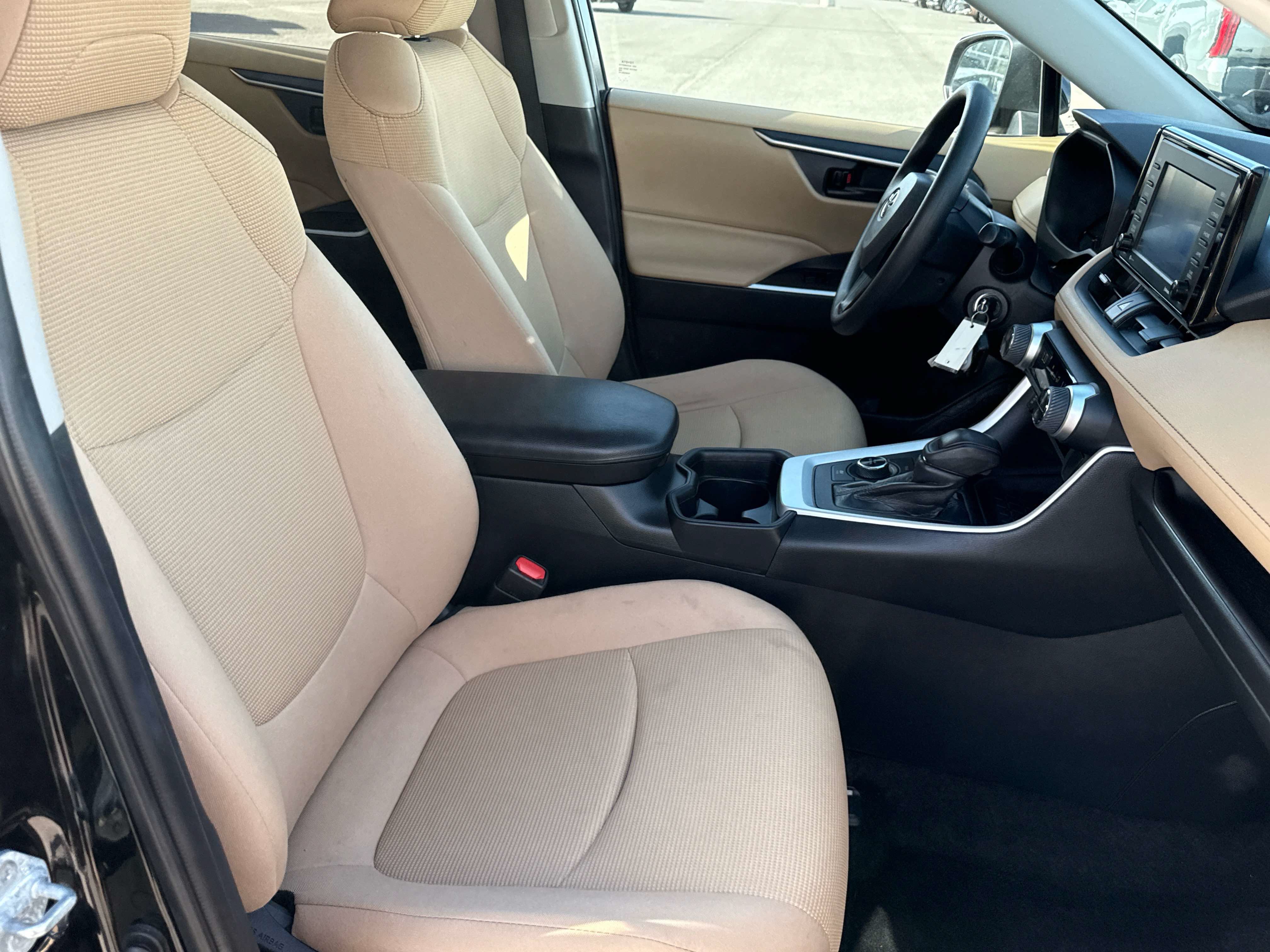 Used 2021 Toyota RAV4 LE AWD/4WD image 17