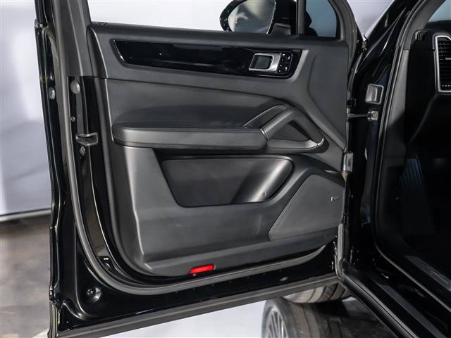 Certified 2020 Porsche Cayenne Coupe AWD/4WD image 24