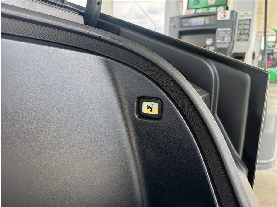 Used 2024 Tesla Cybertruck AWD Crew Cab image 18