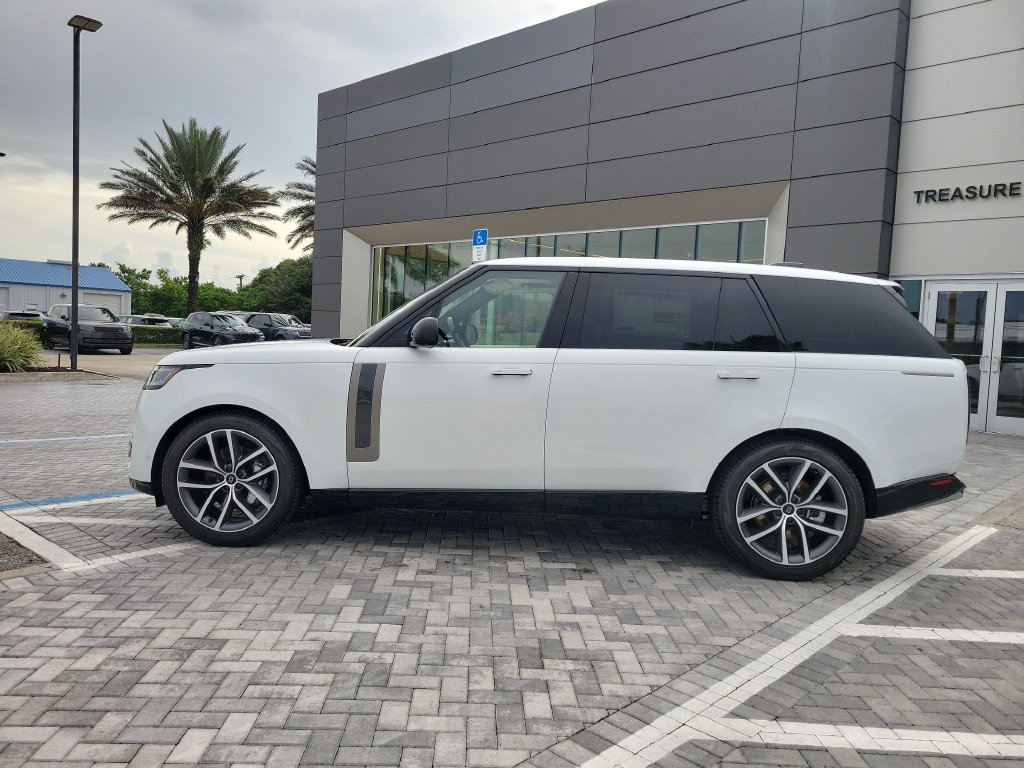 New 2027 Land Rover Range Rover Long Wheelbase SE AWD/4WD image 2