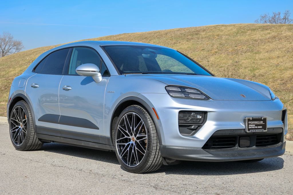 Certified 2025 Porsche Macan 4 Electric image 13