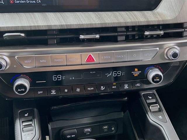 Certified 2025 Kia Telluride EX w/ EX Captain's Chair Package FWD image 16