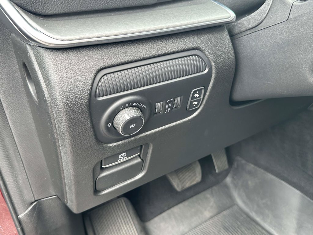 Used 2024 Jeep Wagoneer L Series II AWD/4WD image 23