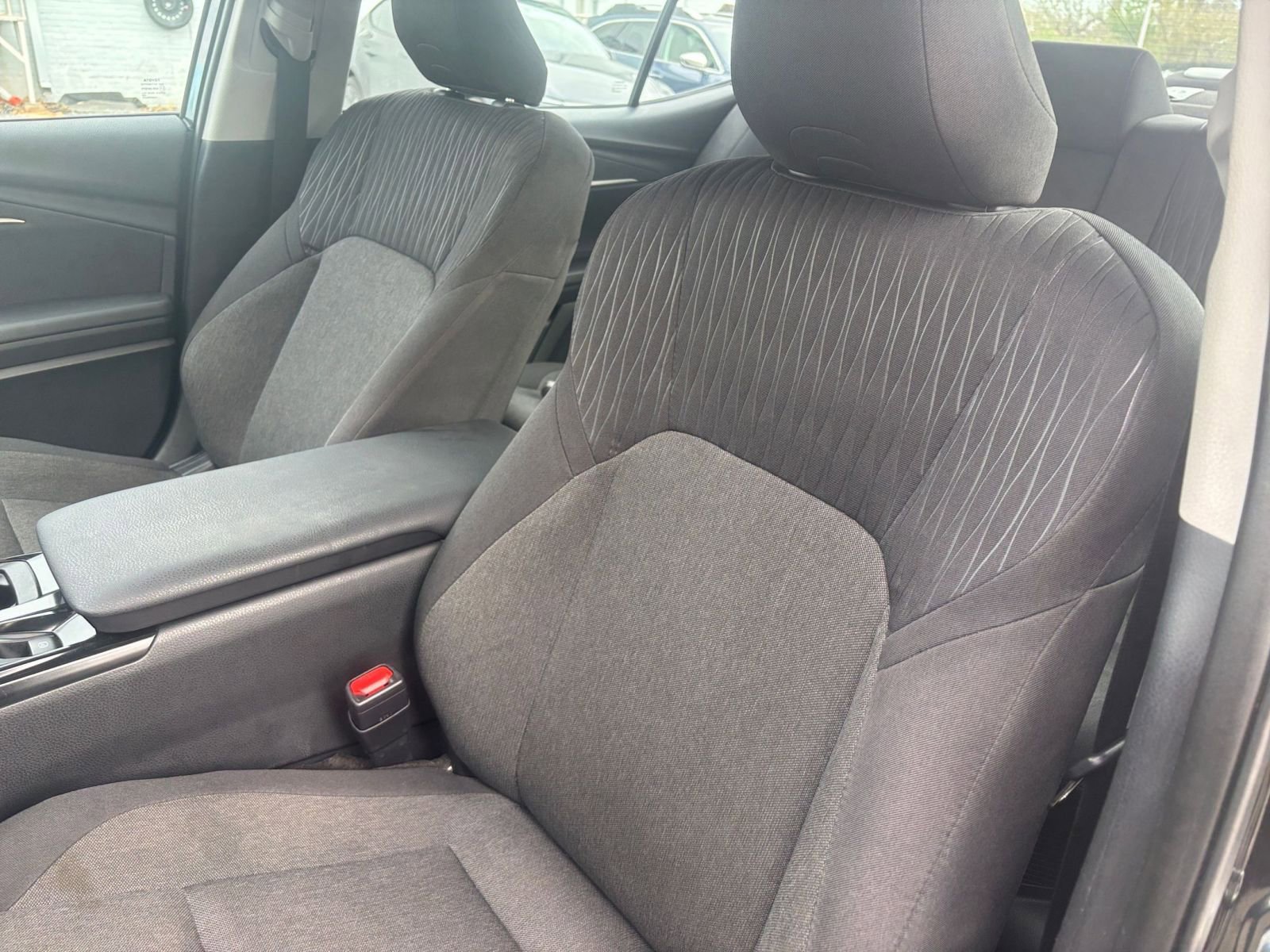 Used 2025 Toyota Camry LE image 34