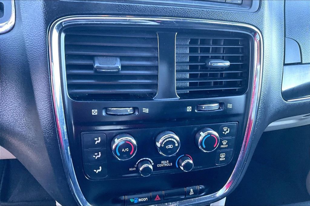 Used 2017 Dodge Grand Caravan SXT FWD image 30