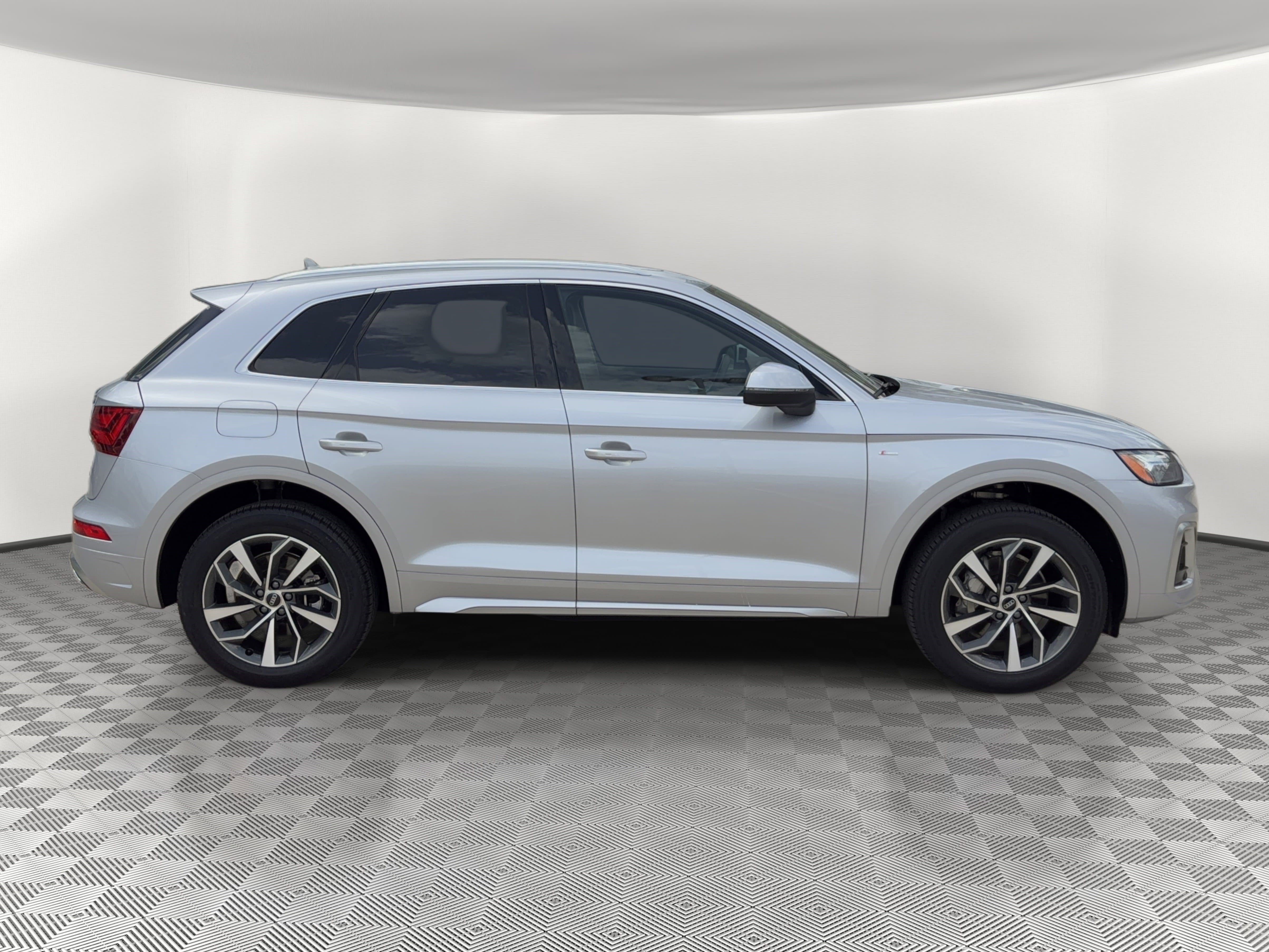 Certified 2023 Audi Q5 2.0T Premium Plus w/ Premium Plus Package image 8