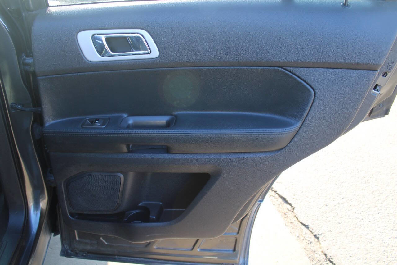 Used 2015 Ford Explorer XLT w/ Equipment Group 202B image 6