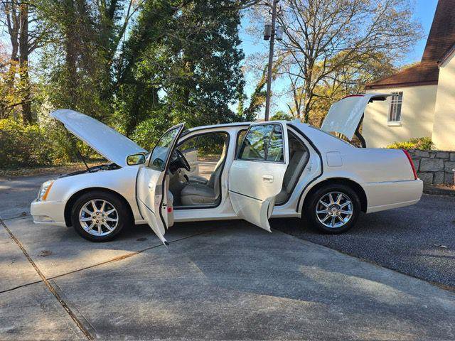 Used 2011 Cadillac DTS Luxury image 35