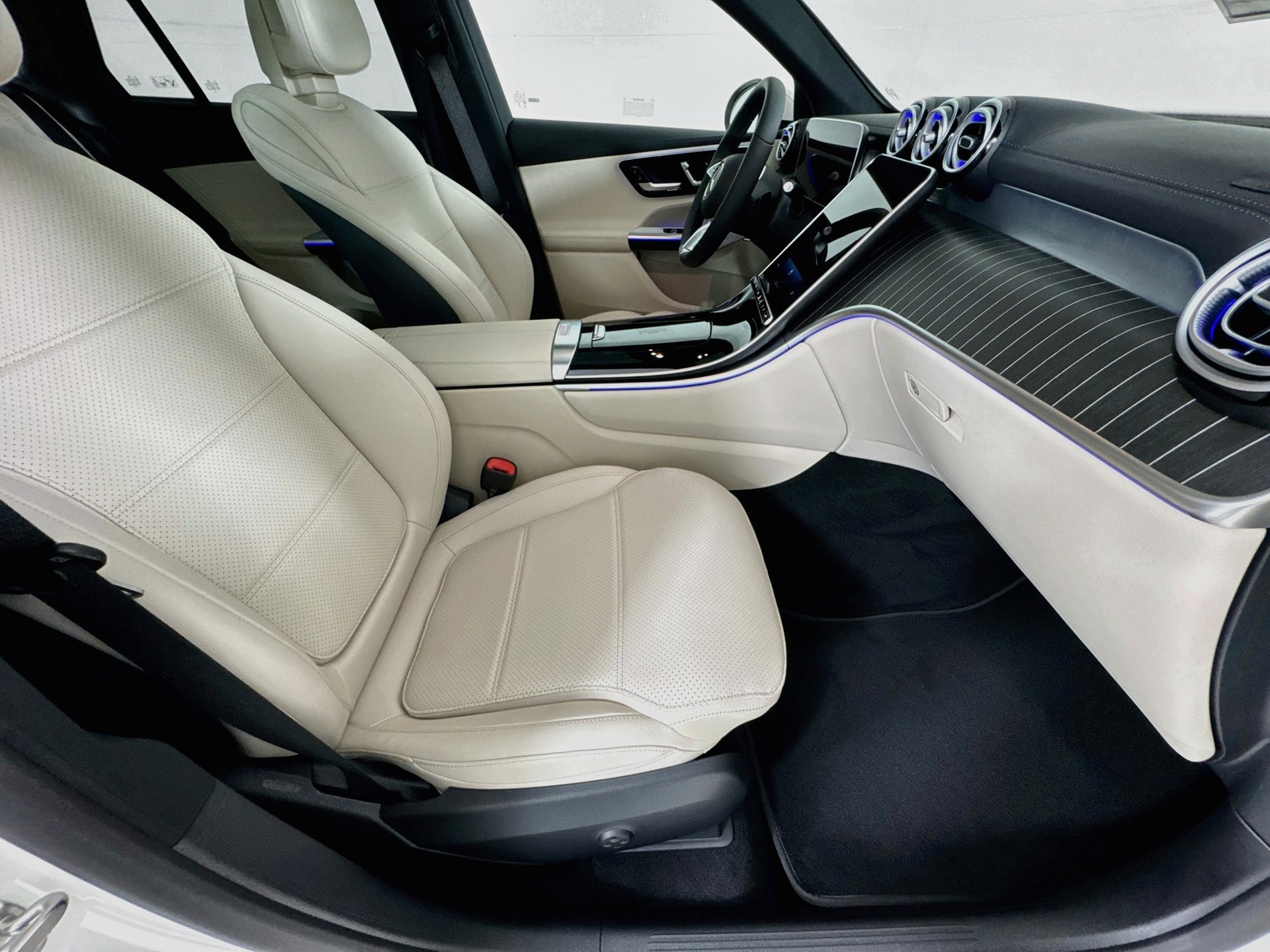 New 2027 Mercedes-Benz GLC 300 image 31