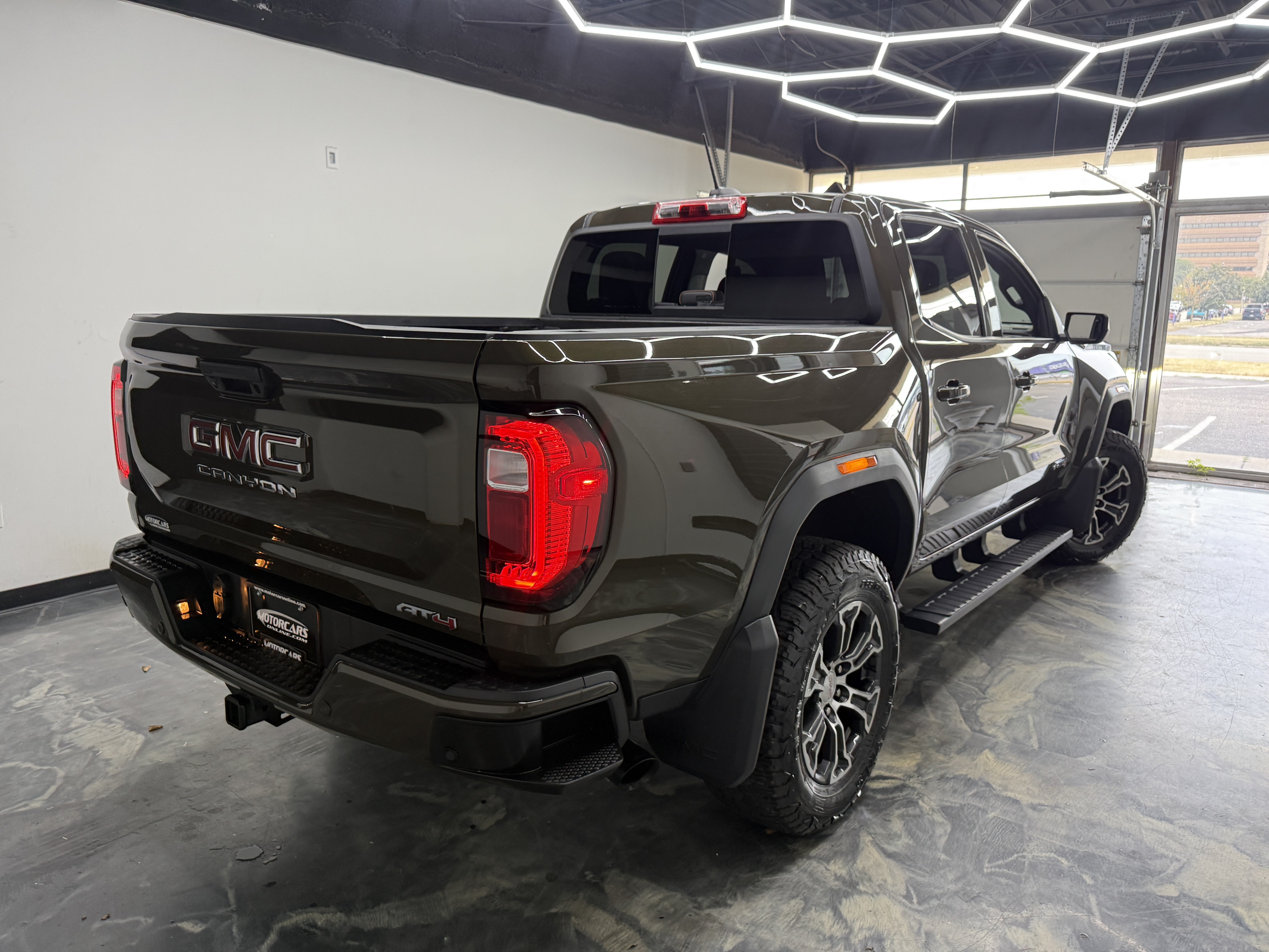 Used 2024 GMC Canyon AT4 w/ AT4 Premium Package AWD/4WD image 5