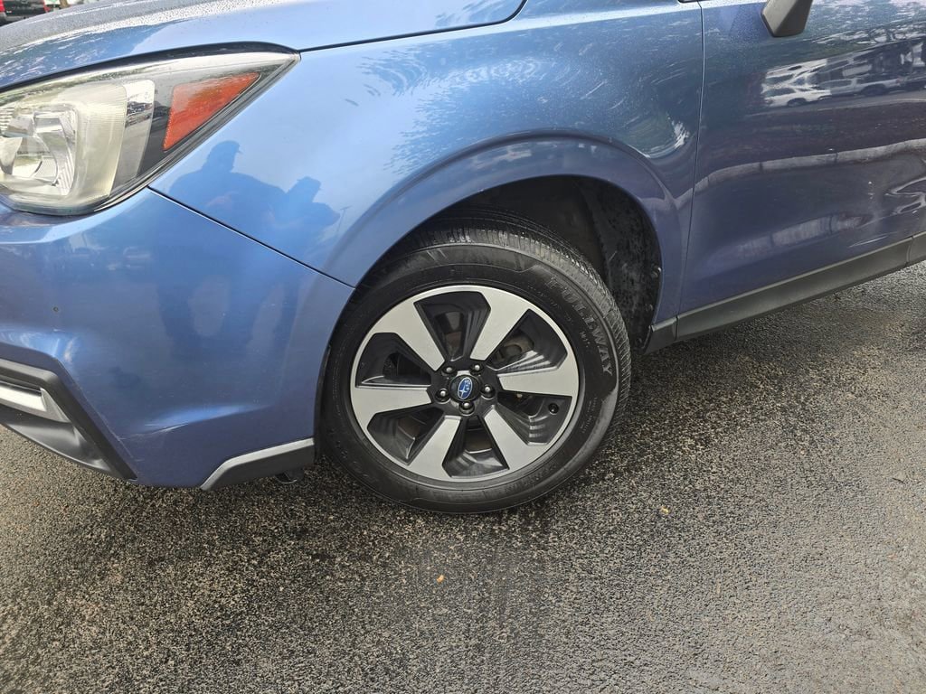 Used 2017 Subaru Forester 2.5i Limited AWD/4WD image 2