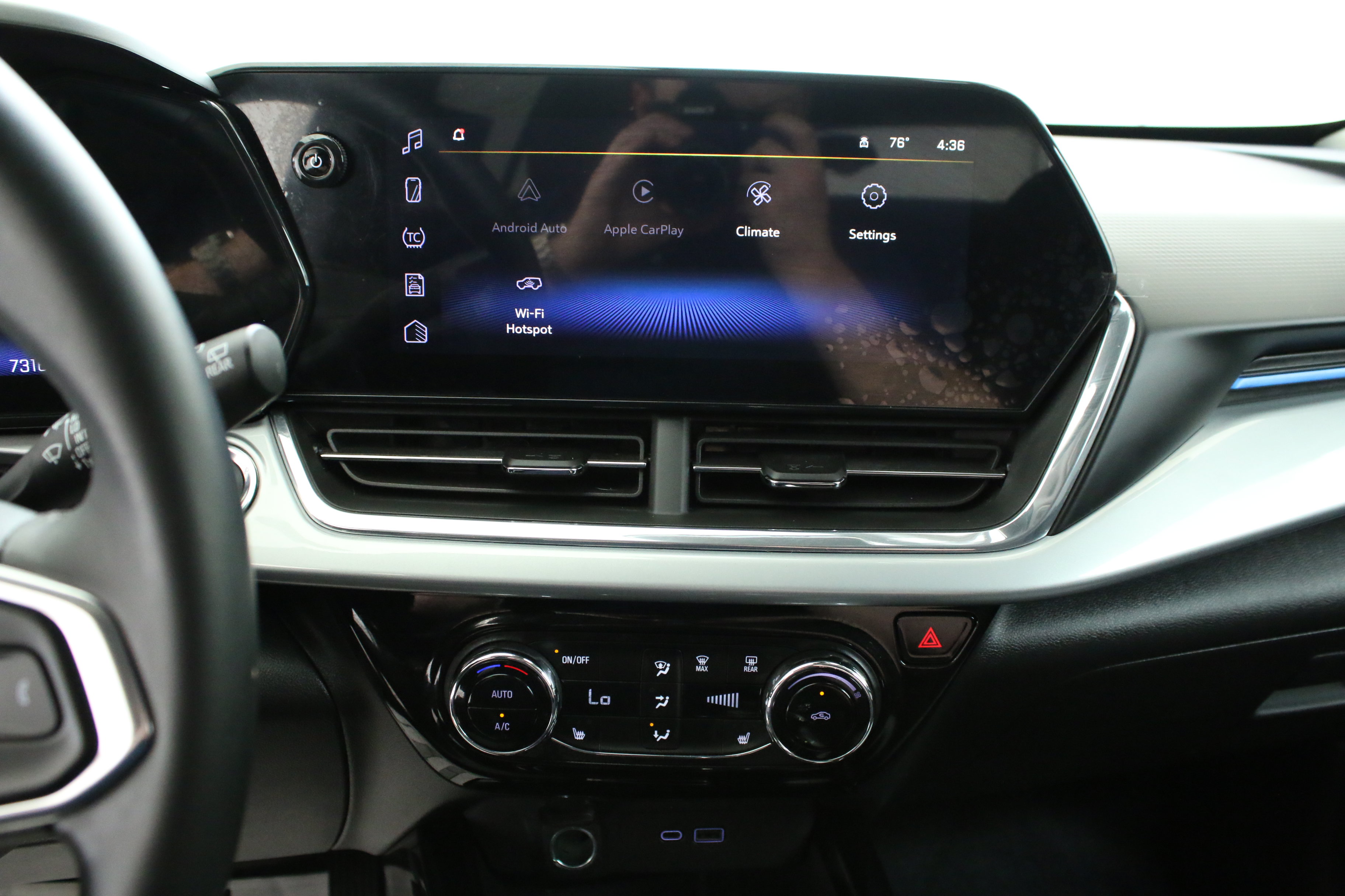 Certified 2025 Chevrolet Trax LT w/ Driver Confidence Package FWD image 19