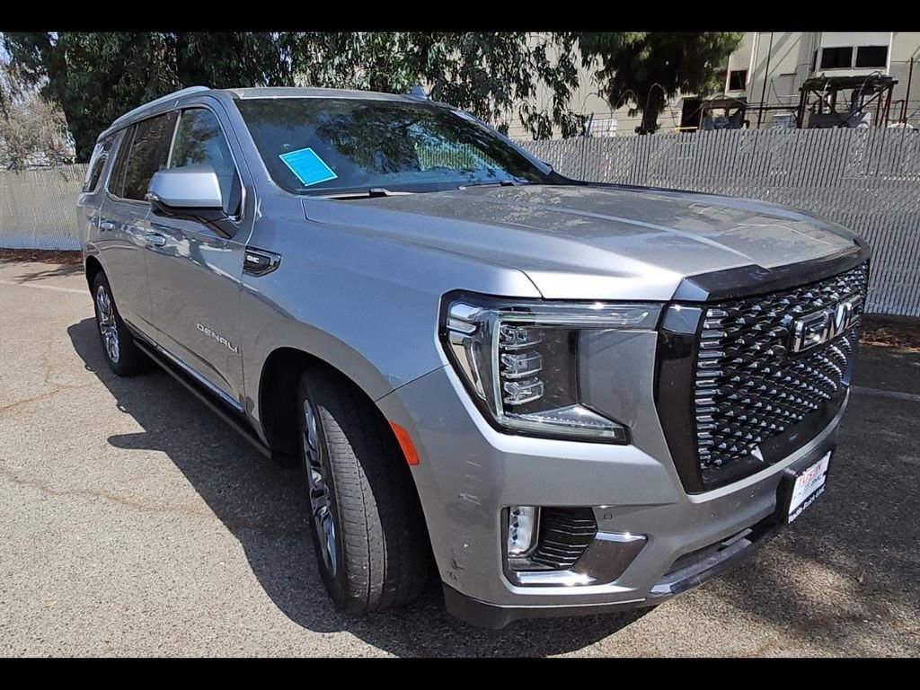 Used 2023 GMC Yukon Denali Ultimate AWD/4WD image 6