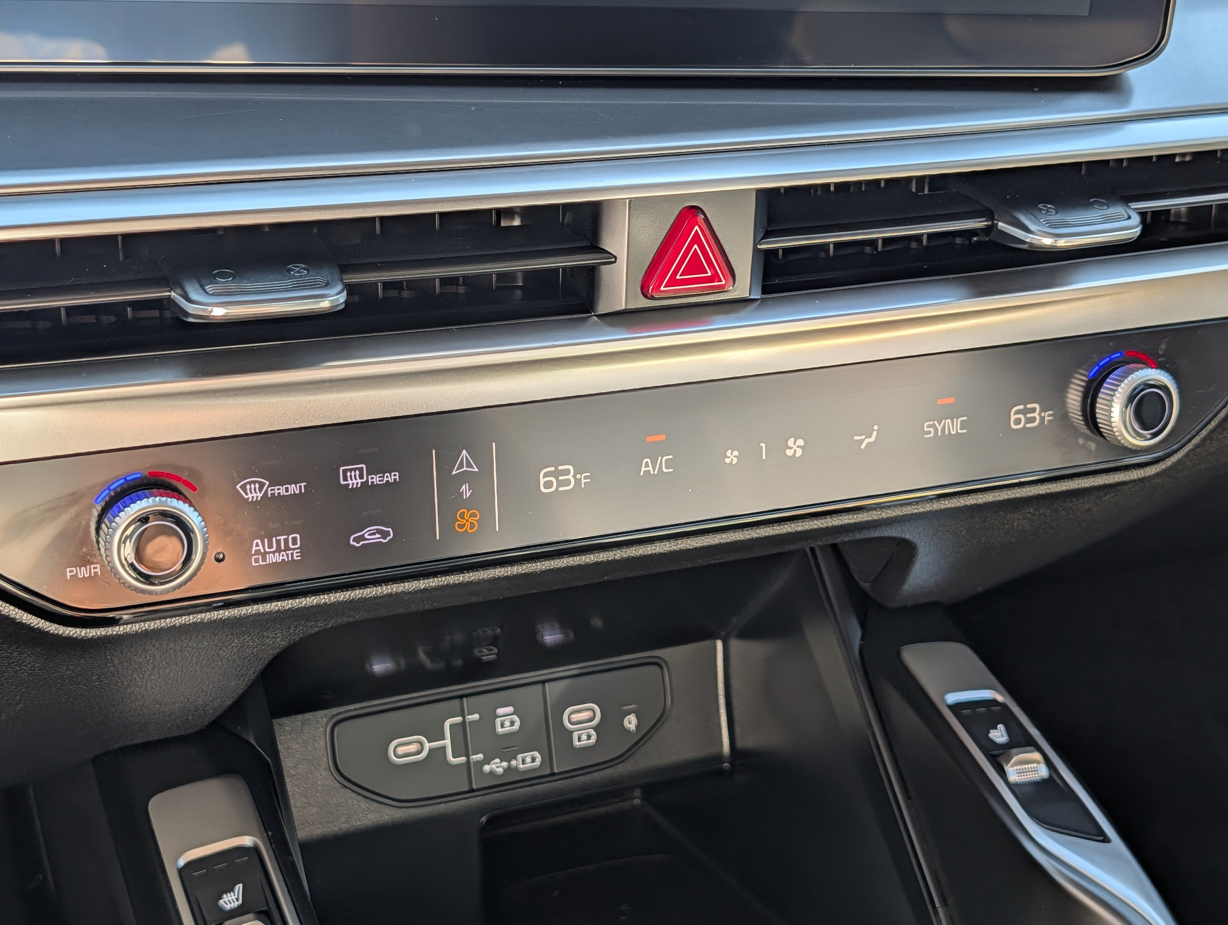 Certified 2025 Kia Sorento S AWD/4WD image 23
