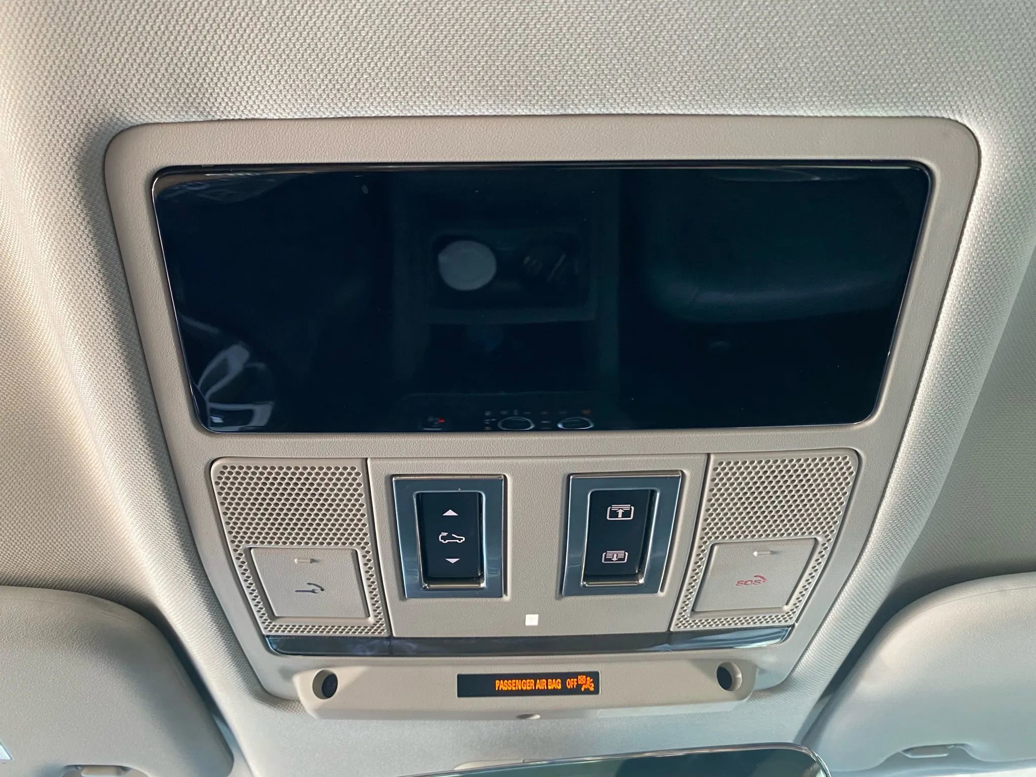 Used 2023 Land Rover Defender 110 S image 7