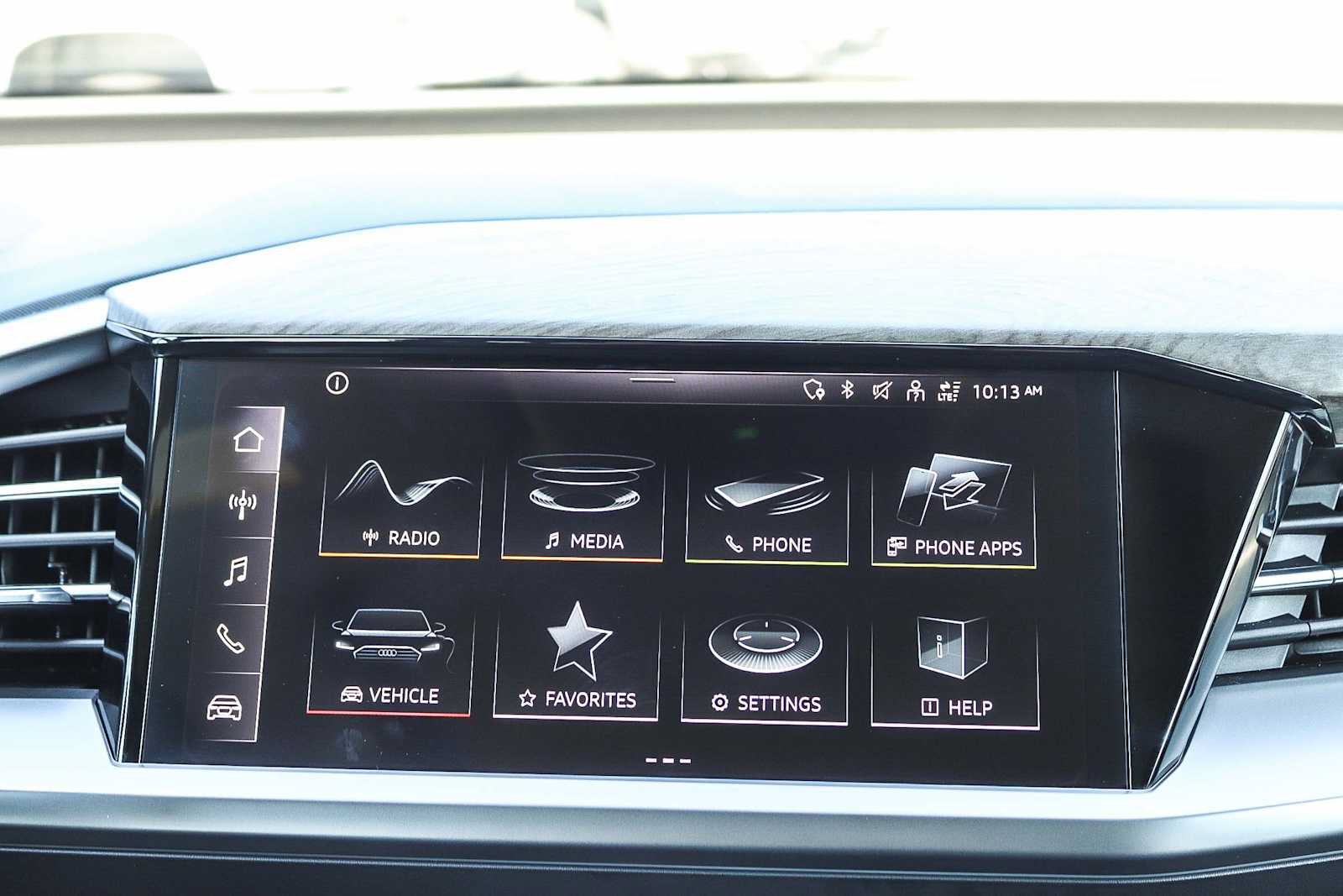 Used 2023 Audi Q4 e-tron Premium w/ Convenience Package RWD image 18