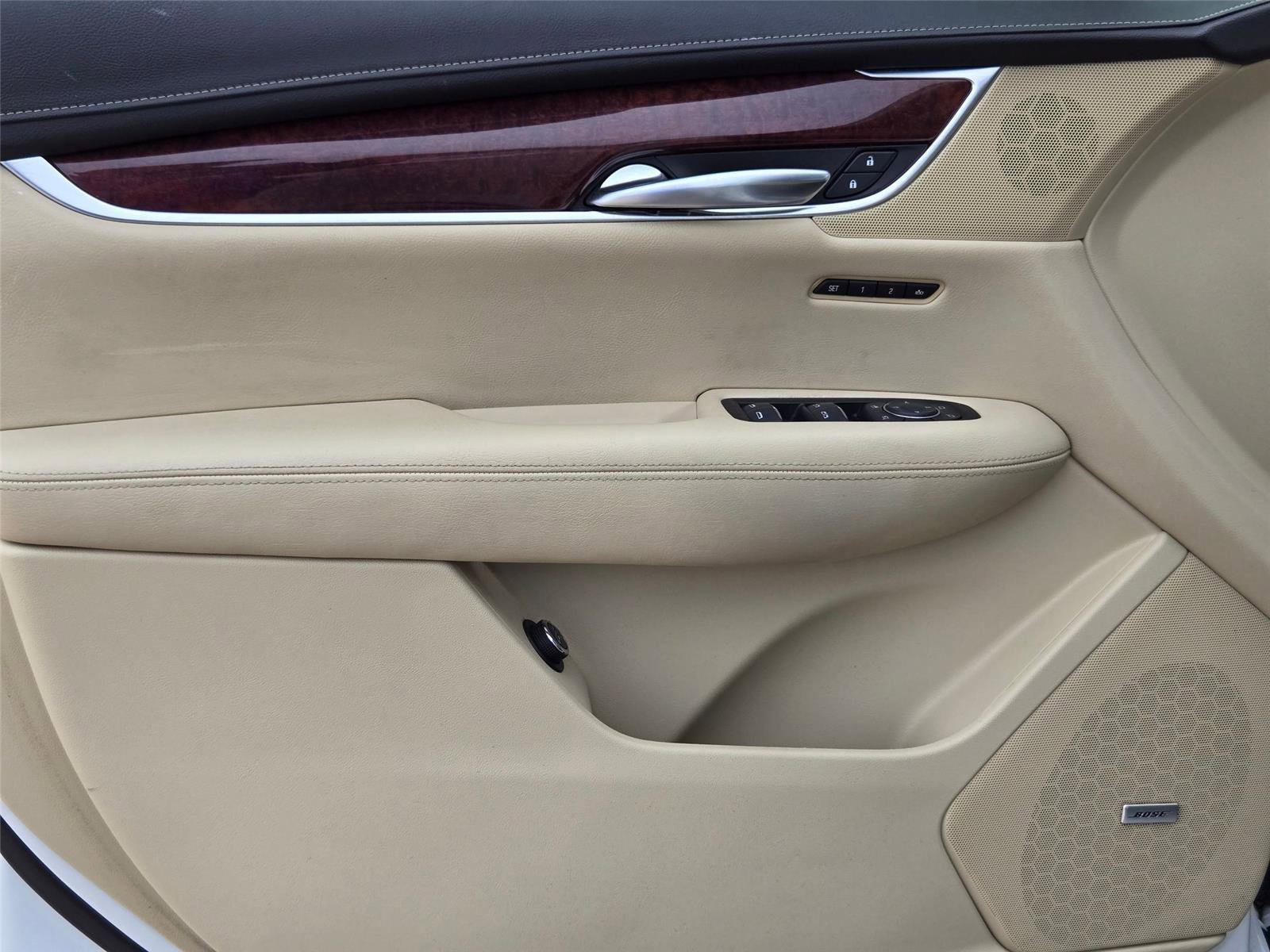 Used 2017 Cadillac XT5 Premium Luxury FWD image 24