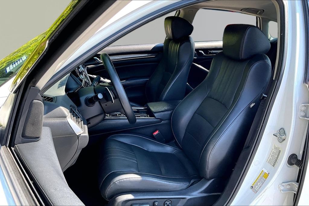 Used 2018 Honda Accord Touring image 17