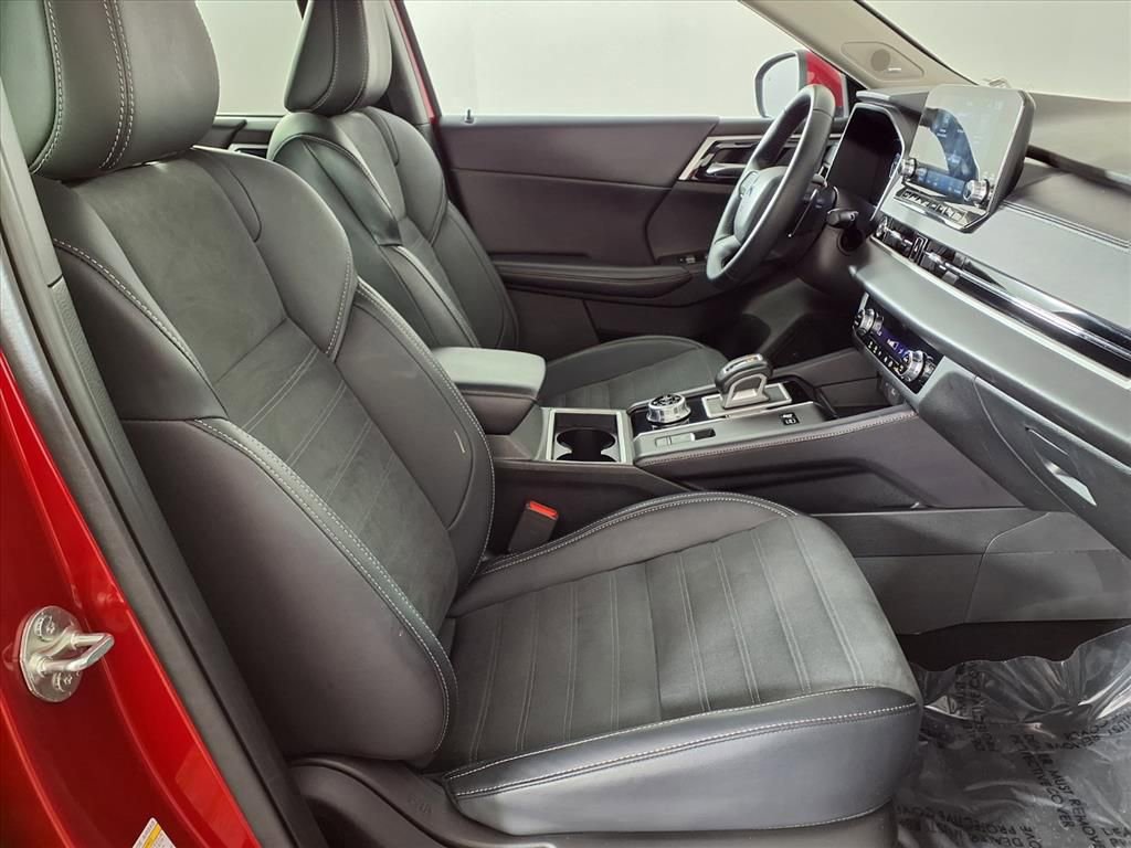 Used 2024 Mitsubishi Outlander SE image 9