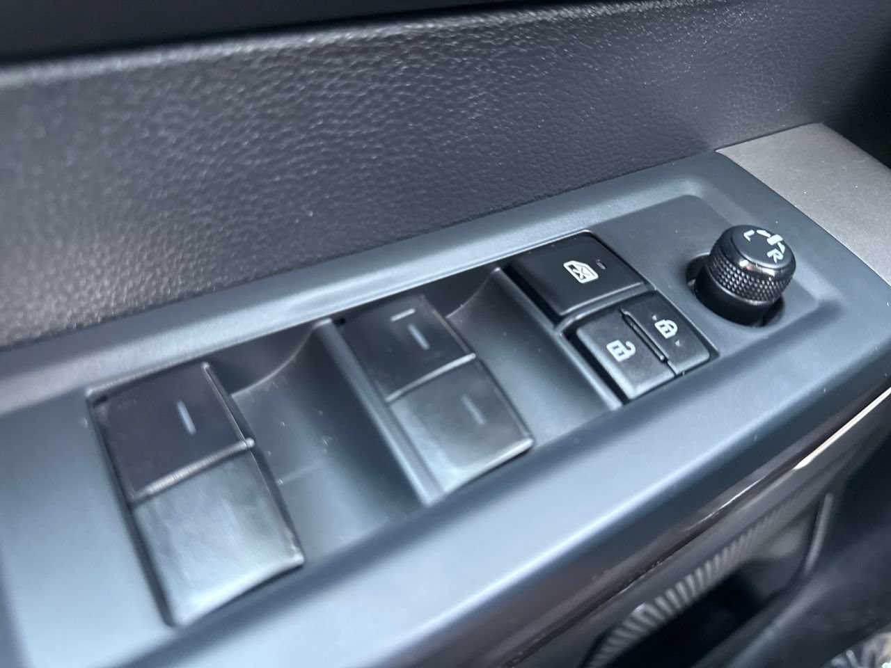 Used 2022 Toyota Tundra SR5 AWD/4WD image 28