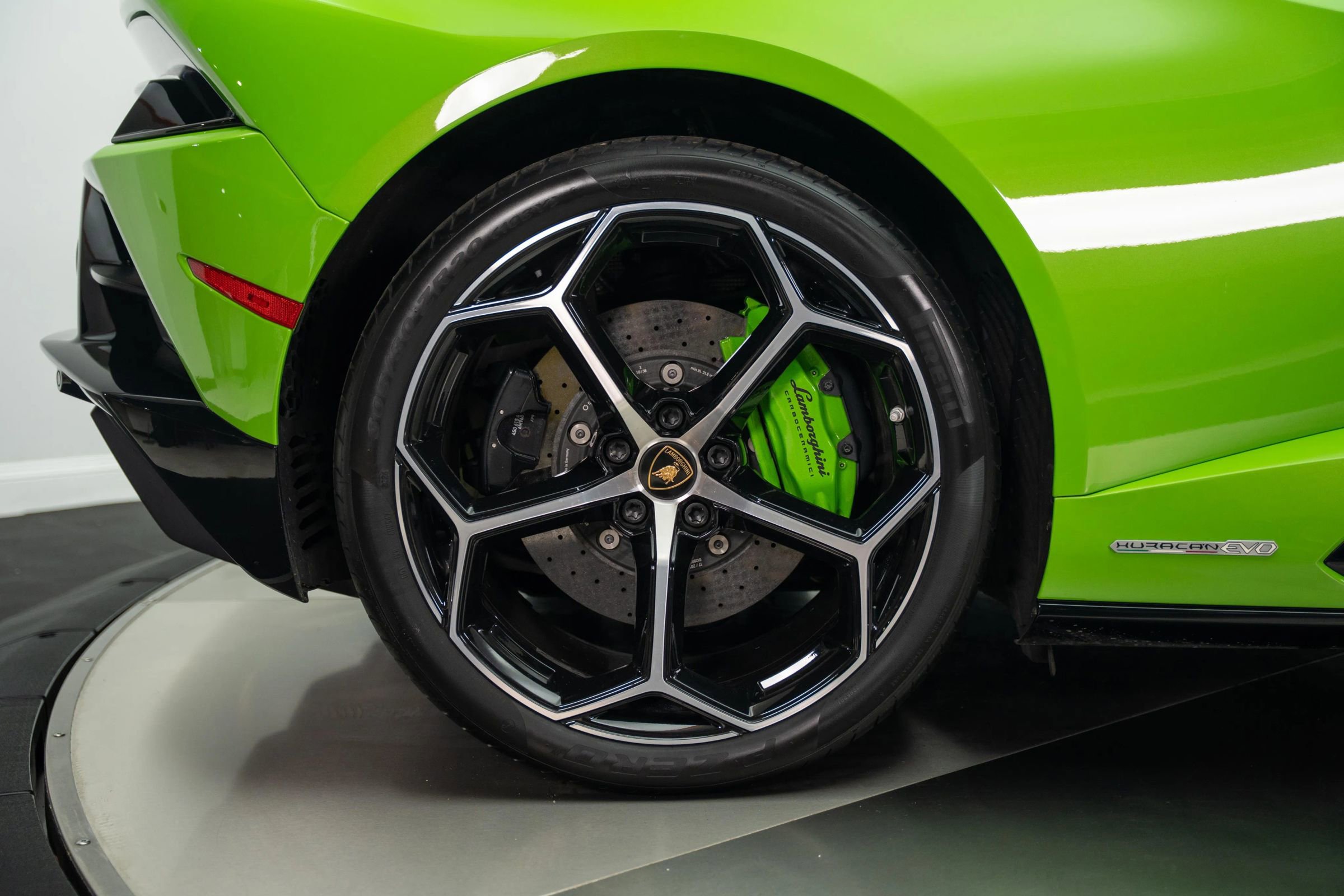 Used 2020 Lamborghini Huracan EVO image 22