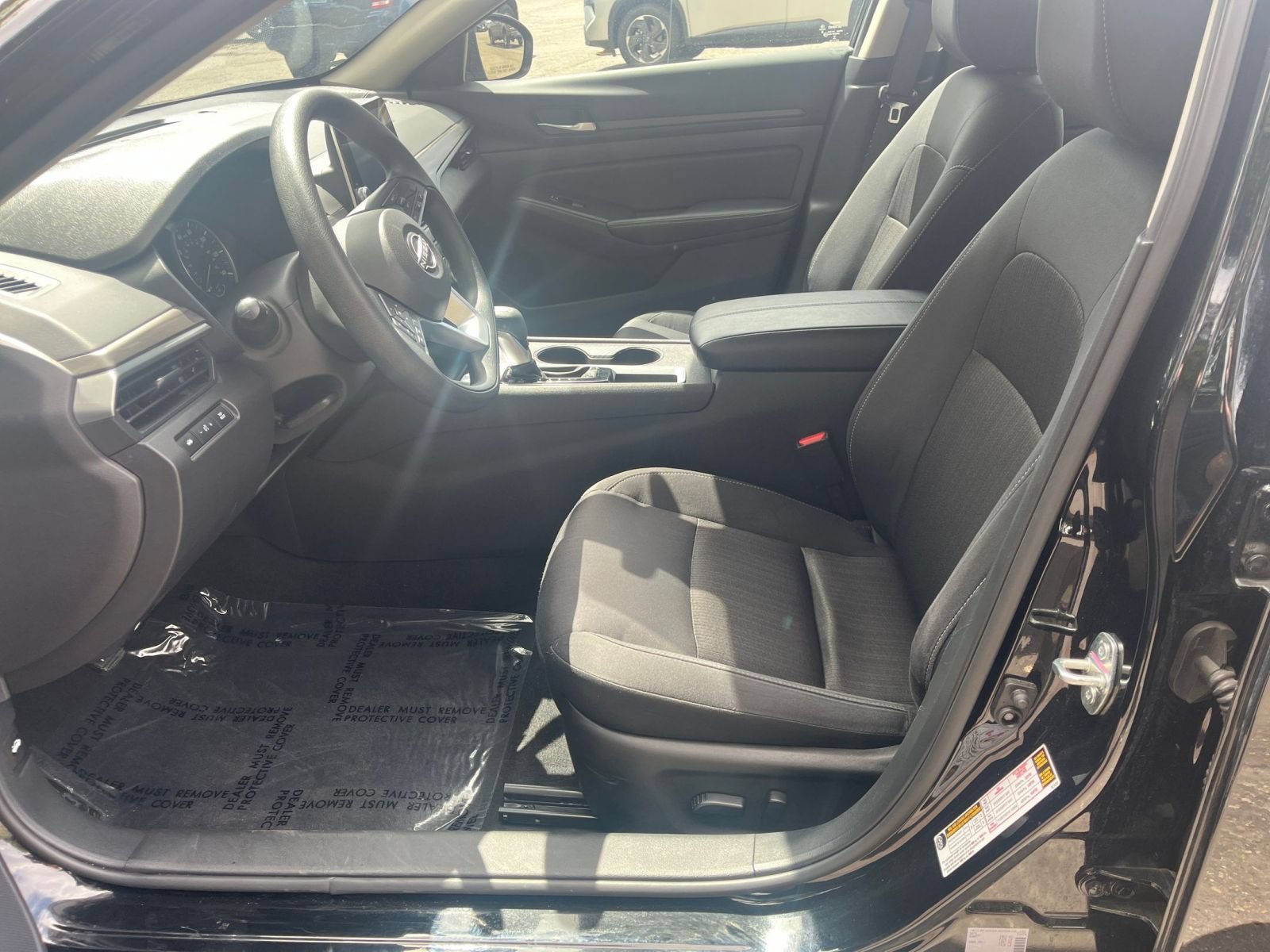 Used 2025 Nissan Altima 2.5 SV FWD image 23