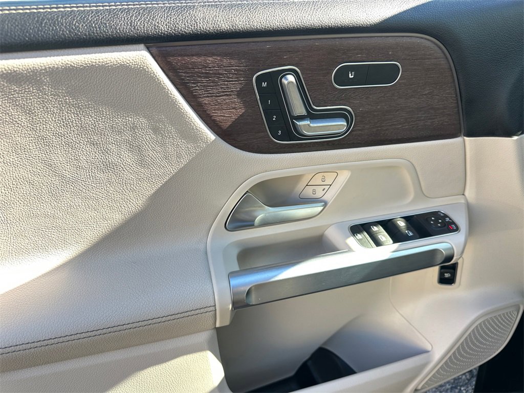 Used 2023 Mercedes-Benz GLB 250 4MATIC image 33